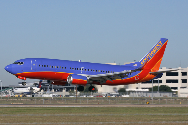 Illustration for article titled More Plane Spotting at KAUS